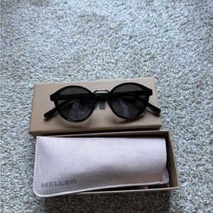 Meller Black Round Sunglasses